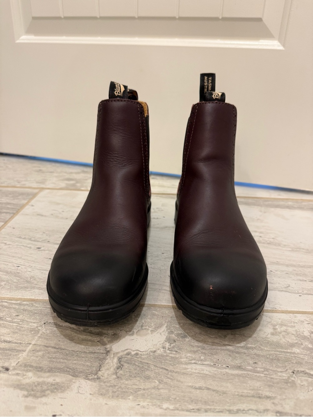 Blundstone Women’s High Top in Burgundy and Black Toe